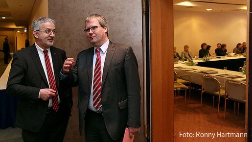 Auftaktrunde Entgeltordnung Lehrkräfte: Willi Russ und Jens Bullerjahn Auftaktrunde Entgeltordnung Lehrkräfte: Willi Russ und Jens Bullerjahn