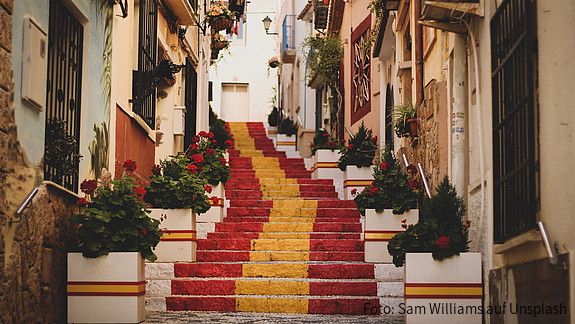 Treppe in spanischen Nationalfarben