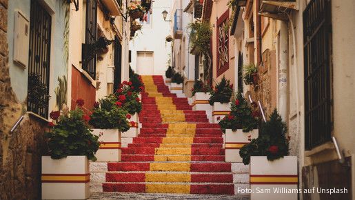 Treppe in spanischen Nationalfarben