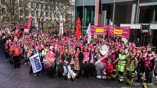 700 Demonstrierende haben sich in der Duisburger Innenstadt versammelt