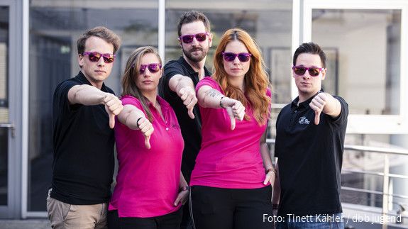 dbb jugend: Sachgrundlose Befristungen verbieten dbb jugend mit Daumen nach unten