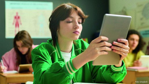 Es hapert bei der Digitalisierung in den Schulen: Es brauche mehr IT-Support und zeitliche Ressourcen für die Fortbildung der Lehrkräfte, fordern Lehrergewerkschaften.