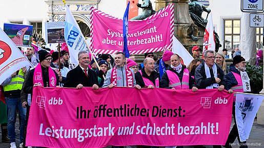 Einkommensrunde 2023 mit der TdL: Demo in Erfurt