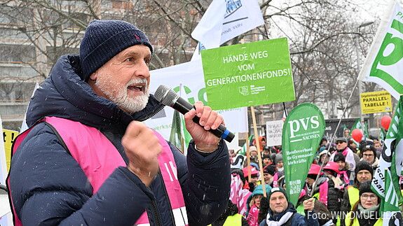 Das Foto zeigt Beschäftigte des öffentlichen Dienstes auf der Demo in Dresden am 29.1.2026.