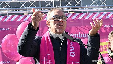 Öffentlicher Dienst in Hessen: Beschäftigte demonstrieren in Fulda