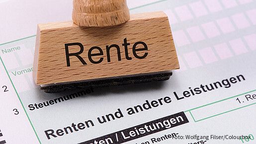 Im Dialog mit den Nachwuchskräften Das Foto zeigt einen Stempel mit der Aufschrift "Rente".
