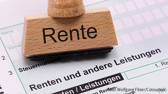 Im Dialog mit den Nachwuchskräften Das Foto zeigt einen Stempel mit der Aufschrift "Rente".