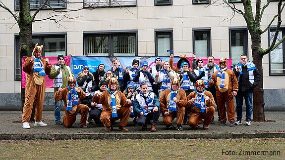 Rheinland-Pfalz: Beschäftigte setzen Zeichen für einen starken öffentlichen Dienst Das Foto zeigt demonstrierende Beschäftigte des öffentlichen Dienstes in Mainz.