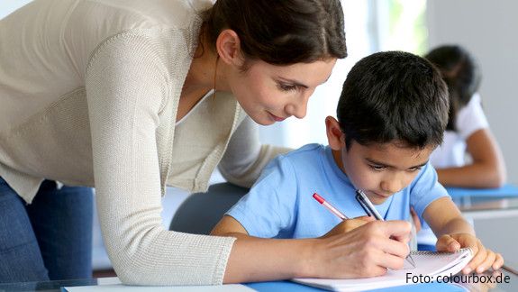 Lehrerin und Schüler