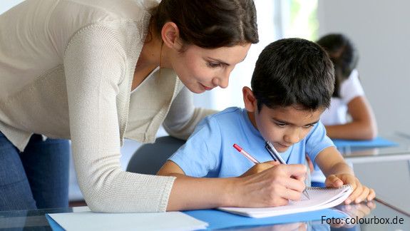 Lehrerin und Schüler