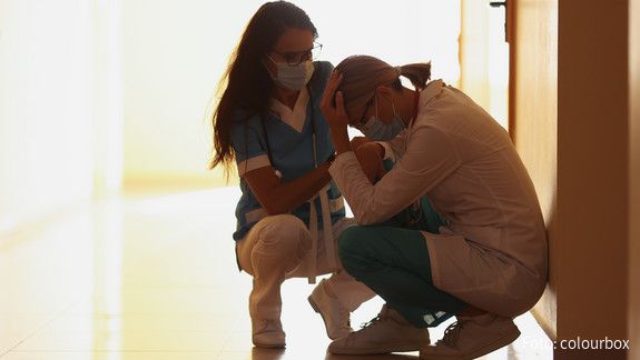 Pflegekräfte stehen unter enormer Belastung Pflegekräfte stehen unter enormer Belastung