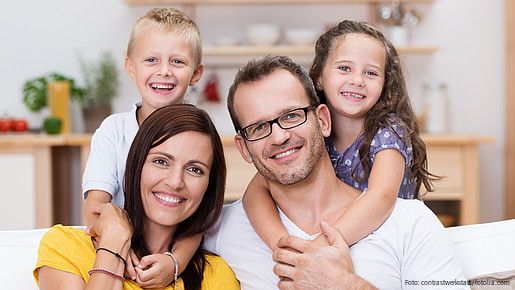 Familie mit zwei Kindern