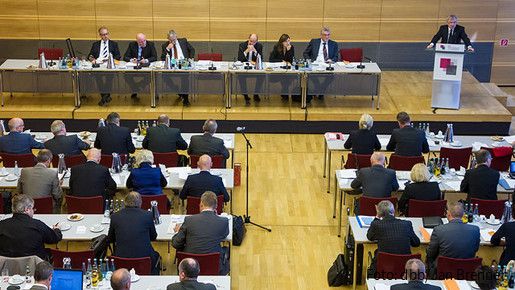 dbb Bundesvorstand am 17. September 2013 in Berlin dbb Bundesvorstand am 17. September 2013 in Berlin