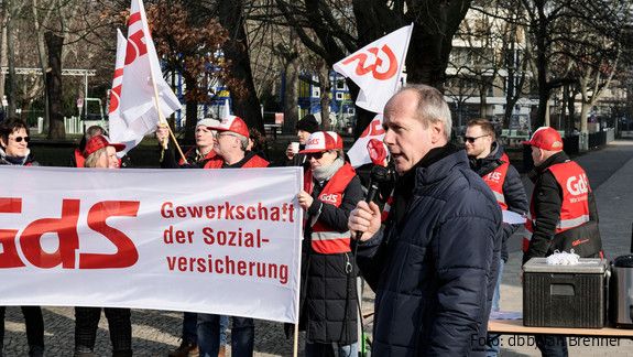 Einkommensrunde 2023 bei Bund und Kommunen: Protest in Berlin