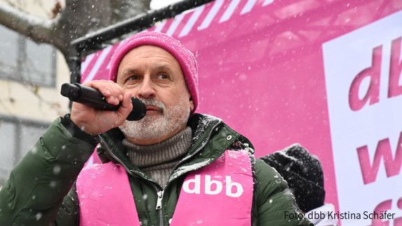 Tarif, Volker Geyer, öffentlicher Dienst, Daseinsvorsorge, Mainz, Rheinland-Pfalz, Wettbewerb, Personal, Beschäftigte, Nachwuchsgewinnung, Fachkräfte, Einkommen, Lohn, Gehalt, Entgelt, Warnstreik, Demonstration, Fachkräftemangel, Personalmangel, Auszubildende, Azubis, Jugend, Ausbildung