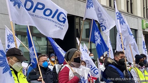 Demonstrierende Polizeibeschäftigte in Berlin