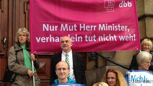 Aktion vor dem Finanzministerium in Dresden