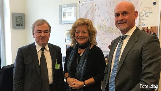 dbb Chef Klaus Dauderstädt, Beate Müller-Gemmeke, Volker Geyer (von links)