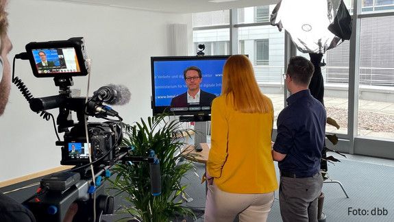 Videogespräch mit Karoline Herrmann