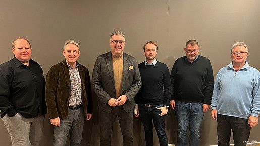 Verhandlungskommission mit Verhandlungsführer Andreas Hemsing (Mitte)
