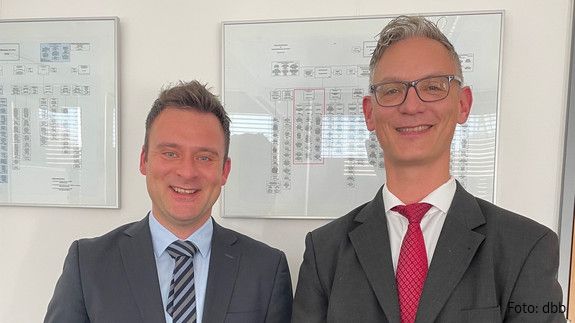 Das Foto zeigt Thomas Liebel, Vertreter für die Bundesbeamtengewerkschaften (links), und Dr. Michael Baum vom BMI.
