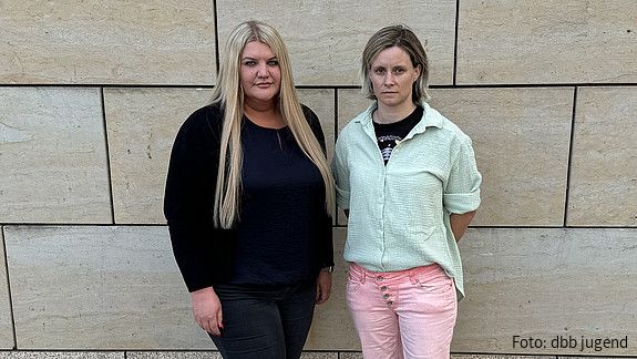 Erwarten, dass der Staat seinen Beschäftigten den Rücken stärkt: Daria Abramov und Iris Bilek.