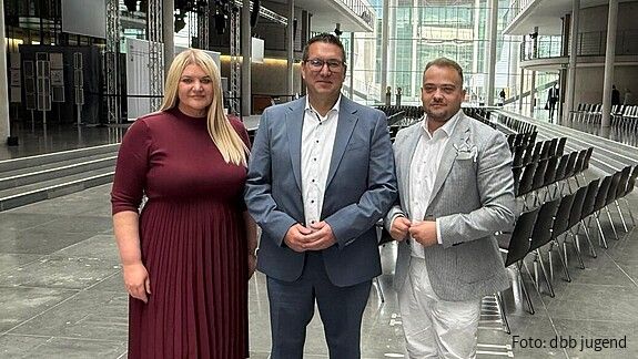 Modernes Berufsbeamtentum - Wenn ohne Aufstieg der Ausstieg folgt Das Foto zeigt Daria Abramov, Info Vogel und Matthäus Fandrejewski.