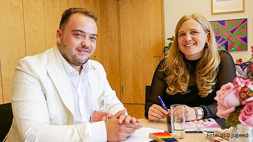 Fandrejewski: „Ehrenamt ist Werkstatt der Demokratie“ Das Foto zeigt Matthäus Fandrejewski und Josephine Ortleb.