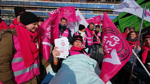 Mahnwache vor der Uniklinik Aachen