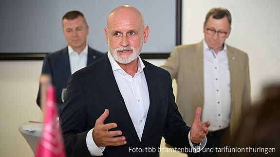 Das Foto zeigt Volker Geyer, den dbb-Bundesvorsitzenden, auf dem Thüringer Abend.