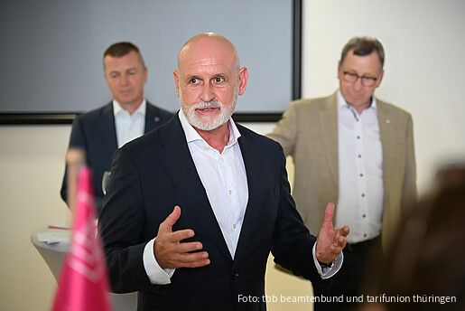 Das Foto zeigt Volker Geyer, den dbb-Bundesvorsitzenden, auf dem Thüringer Abend.