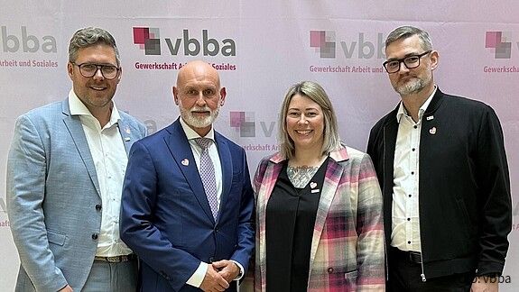 Das Foto zeigt den Schriftzug "dbb".