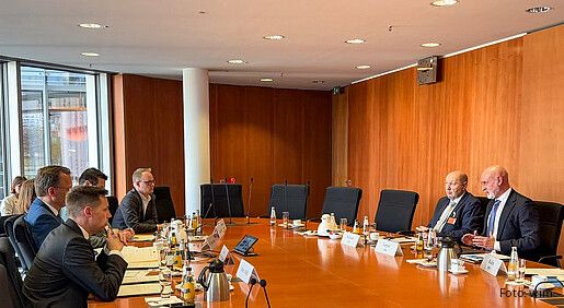 Das Foto zeigt die Beteiligten am Gespäch zwischen Innenausschuss und dbb.