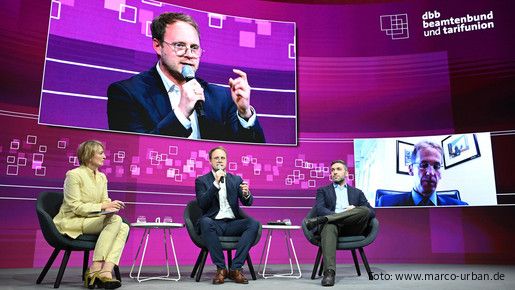 dbb Jahrestagung 2024, Konstantin Kuhle (FDP) und Marcel Emmerich (Grüne) dbb Jahrestagung 2024, Konstantin Kuhle (FDP) und Marcel Emmerich (Grüne)